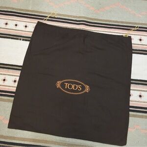 Tod’s brown dustbag 22” x 22”